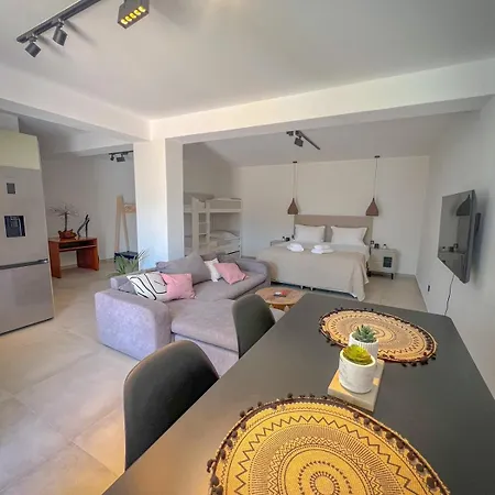 Apartamento Apademia Comfort 65sqm Skyros